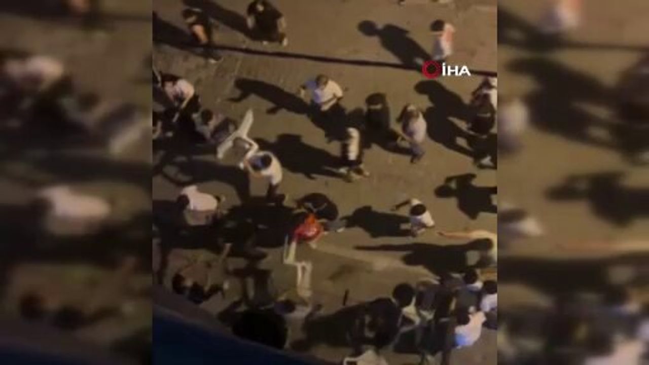 Halay başı olmak için tekme tokat kavga ettiler Halay başı olmak için tekme tokat kavga ettiler