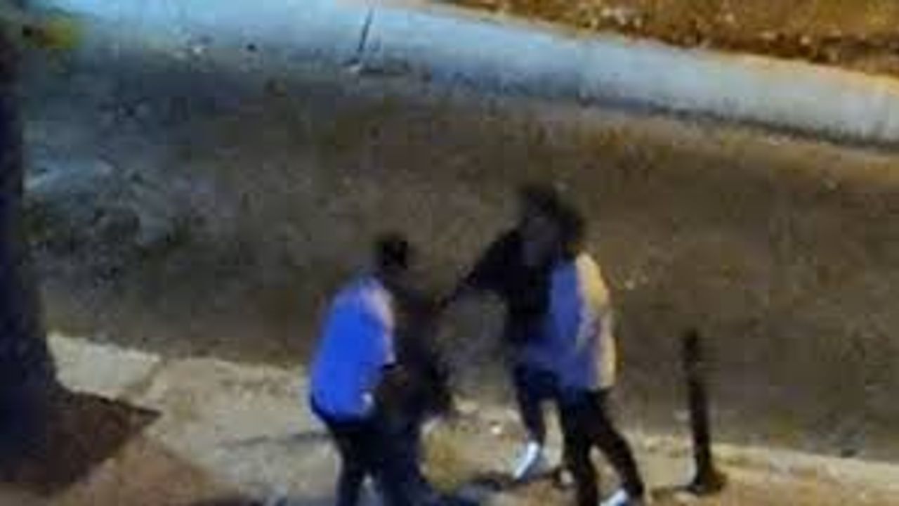 Avcılar’da kadına şiddet: Sevgilisini sokak ortasında dövdü Avcılar’da kadına şiddet: Sevgilisini sokak ortasında dövdü