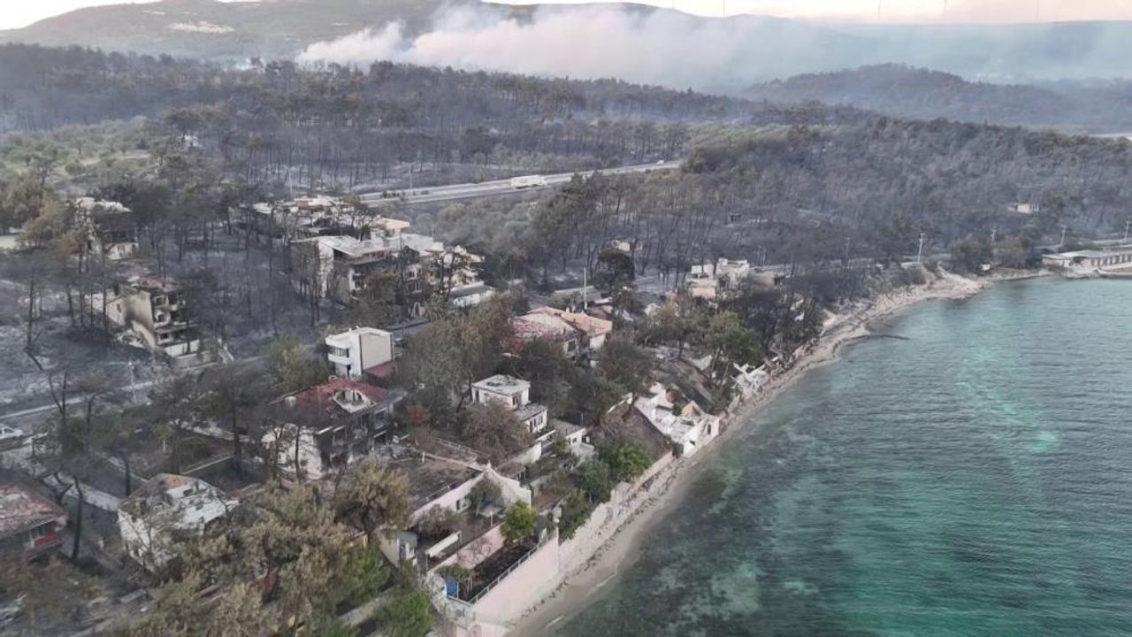 Çanakkale’de yangının bıraktığı tahribat böyle görüntülendi Çanakkale’de yangının bıraktığı tahribat böyle görüntülendi