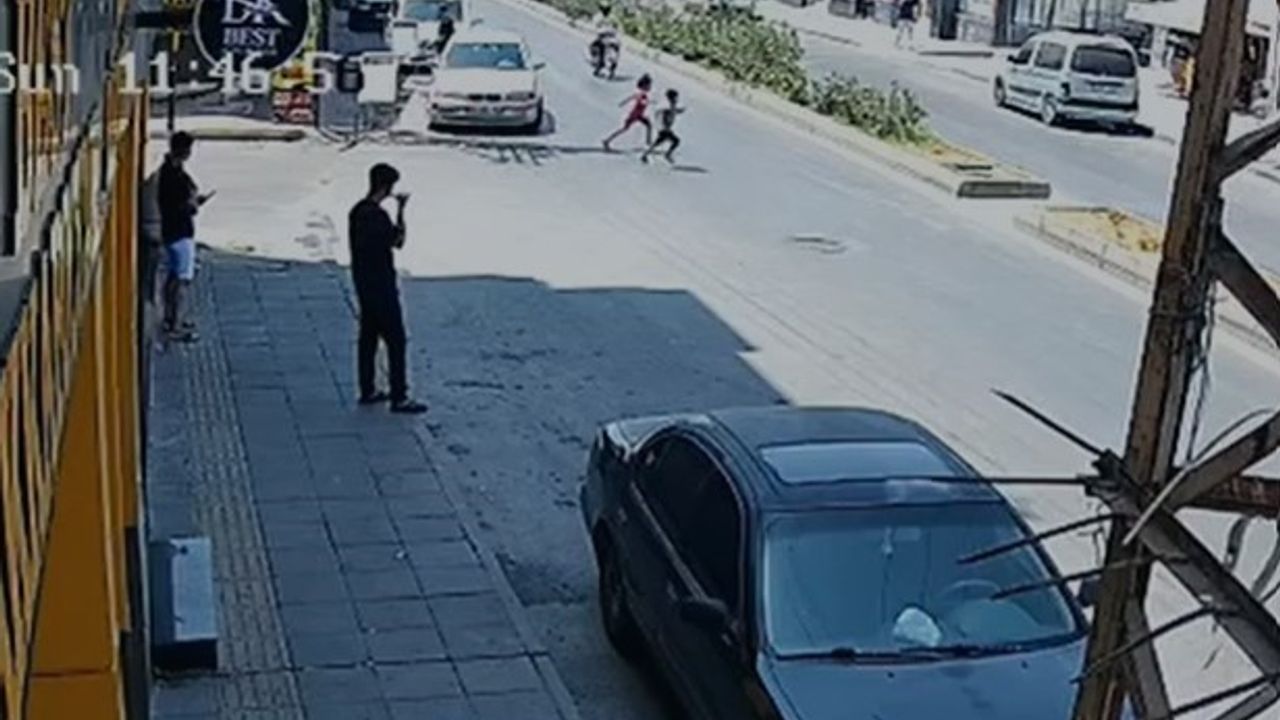Yürek yakan görüntüler: Mersin’de 2 kardeşe motosiklet çarptı, biri öldü Yürek yakan görüntüler: Mersin’de 2 kardeşe motosiklet çarptı, biri öldü