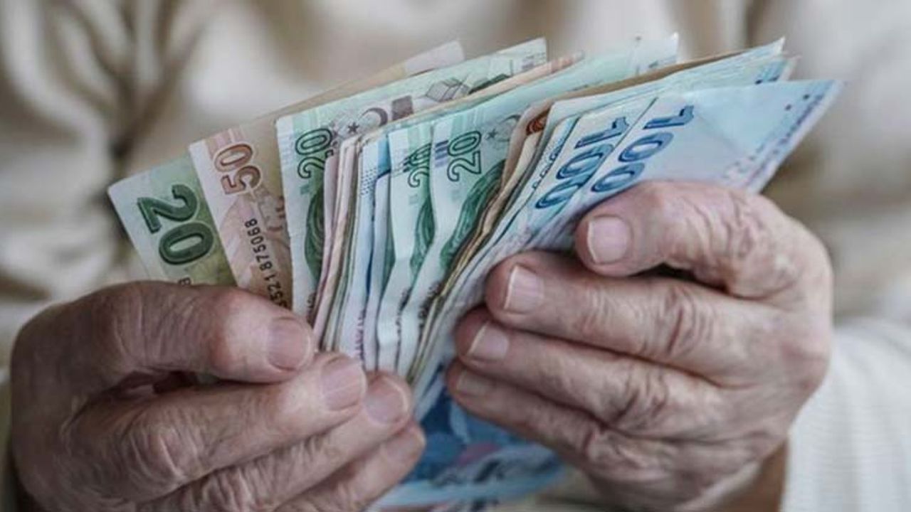 SSK ve Bağ-Kur emeklilerinin zam farkı hesaplarına yatırılıyor