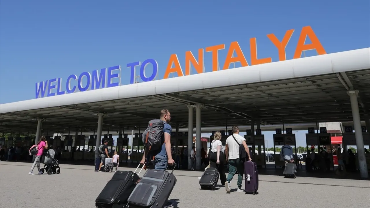 Antalya'ya gelen turist sayısı 14,5 milyonu aştı