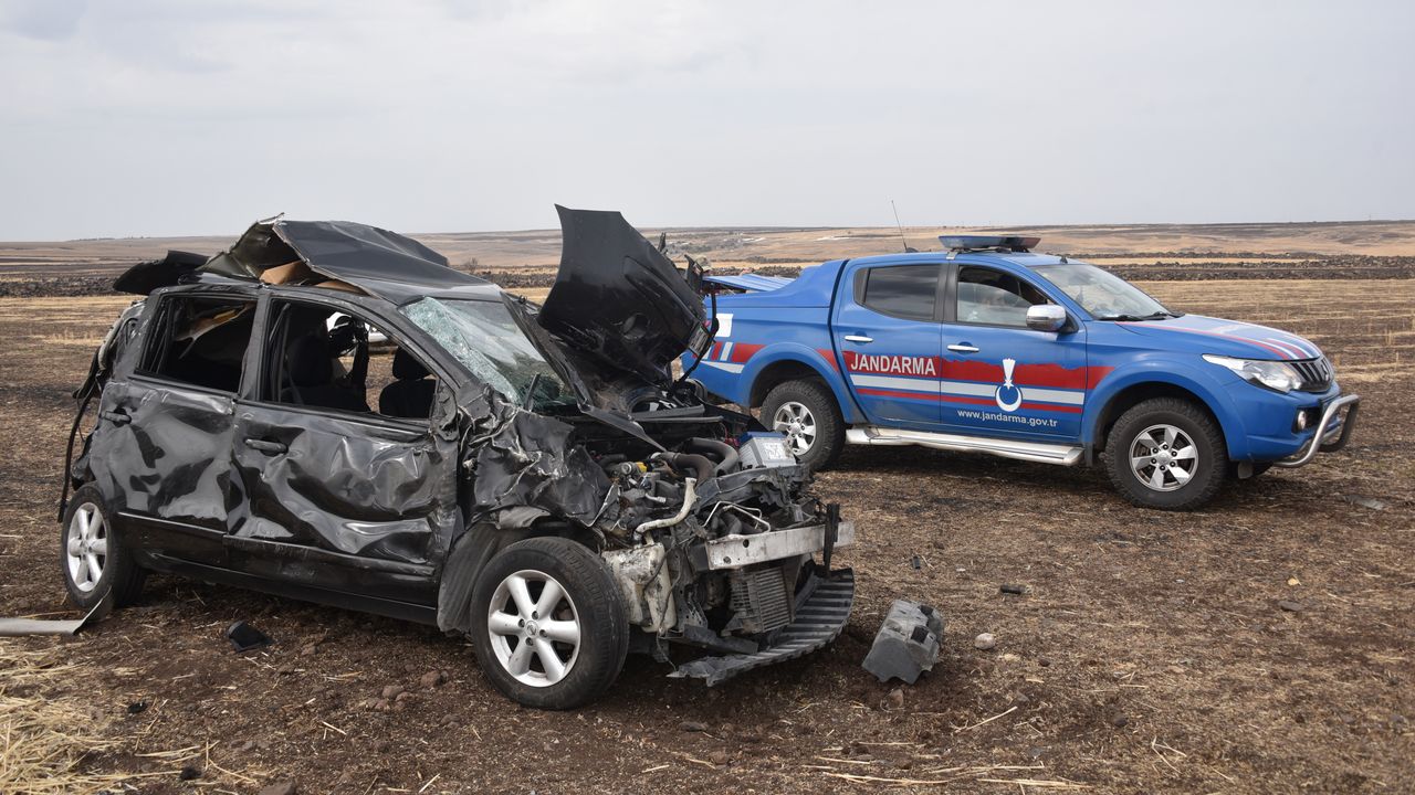 Şanlıurfa'da otomobil şarampole devrildi: 7 yaralı