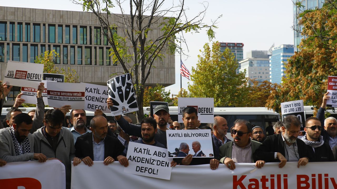 ABD, Ankara Büyükelçiliği önünde protesto edildi  
