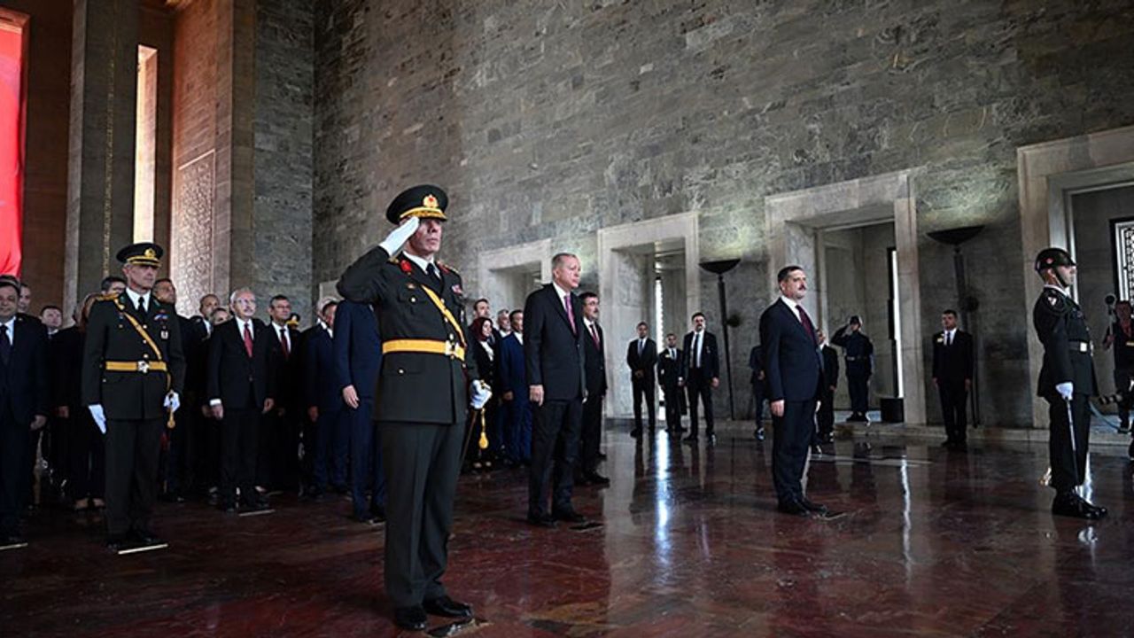 Cumhurbaşkanı Erdoğan ve devlet erkanı Ata’yı ziyaret etti