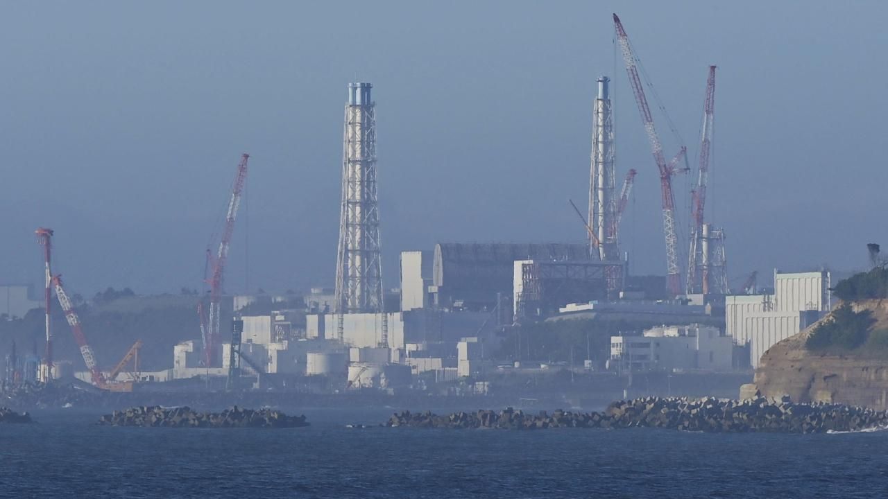 Fukuşima'da 2 işçi radyasyonlu suya maruz kaldı