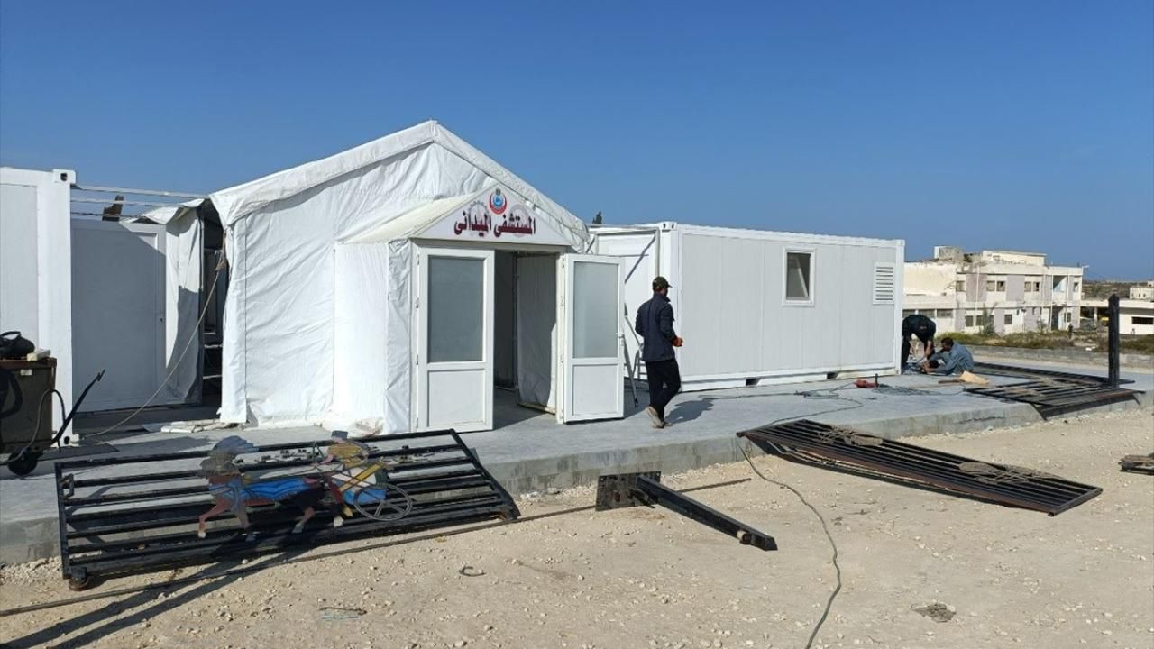 Mısır'ın Gazze sınırında kurduğu sahra hastanesi tamamlanmak üzere