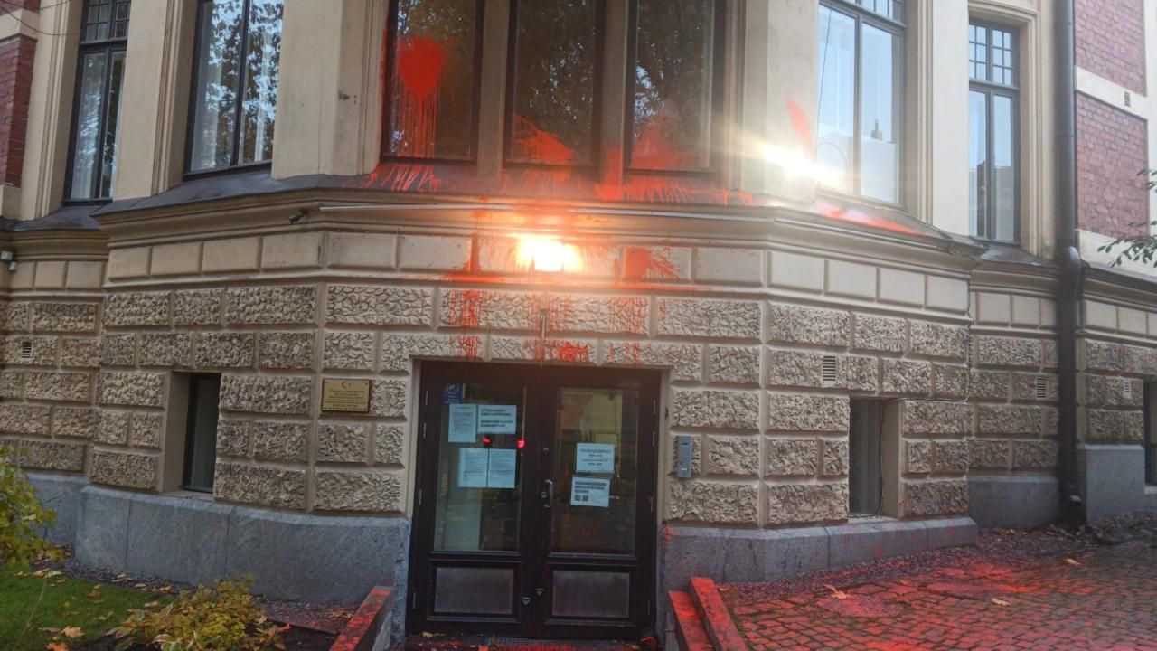 Finlandiya’daki Türkiye Büyükelçiliği’ne saldırı