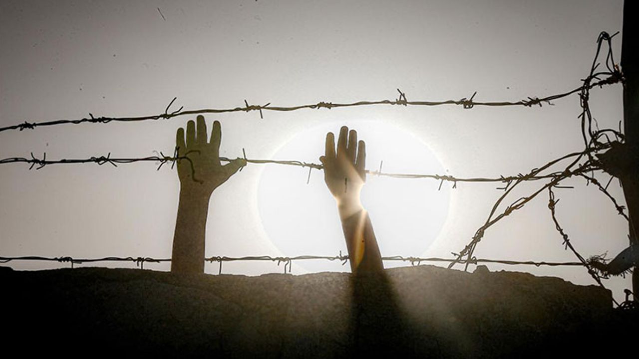 İsrail hapishanelerinde Filistinli mahkumlara toplu transfer uygulamaları hızlandı