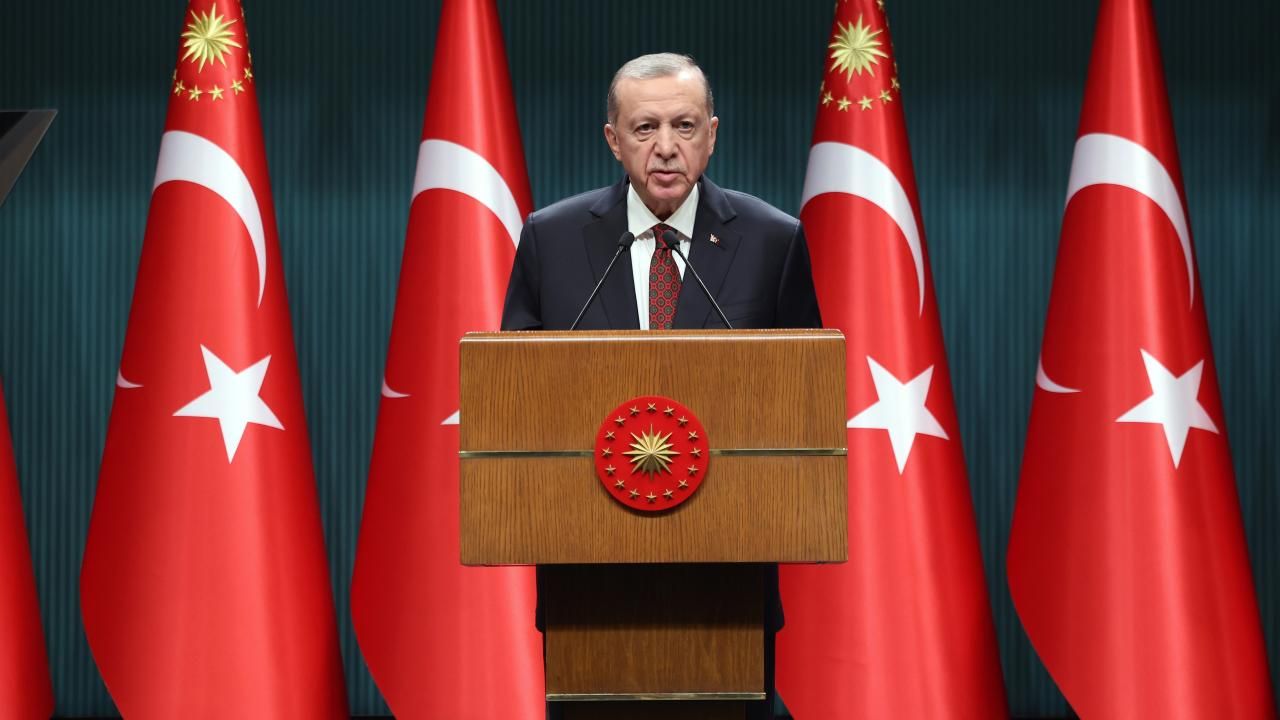 Cumhurbaşkanı Erdoğan, Beşiktaş Kulübünün yeni başkanı Arat'ı kutladı