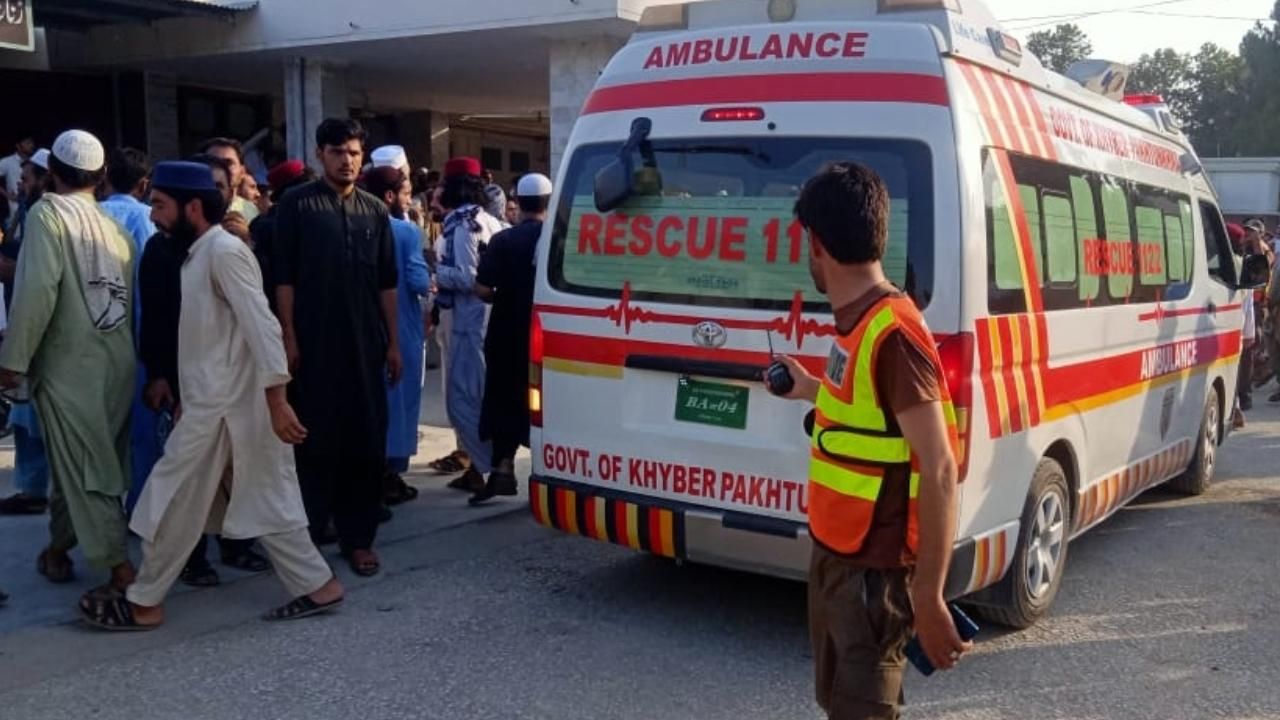 Pakistan'da bombalı saldırıda 6 sivil yaralandı