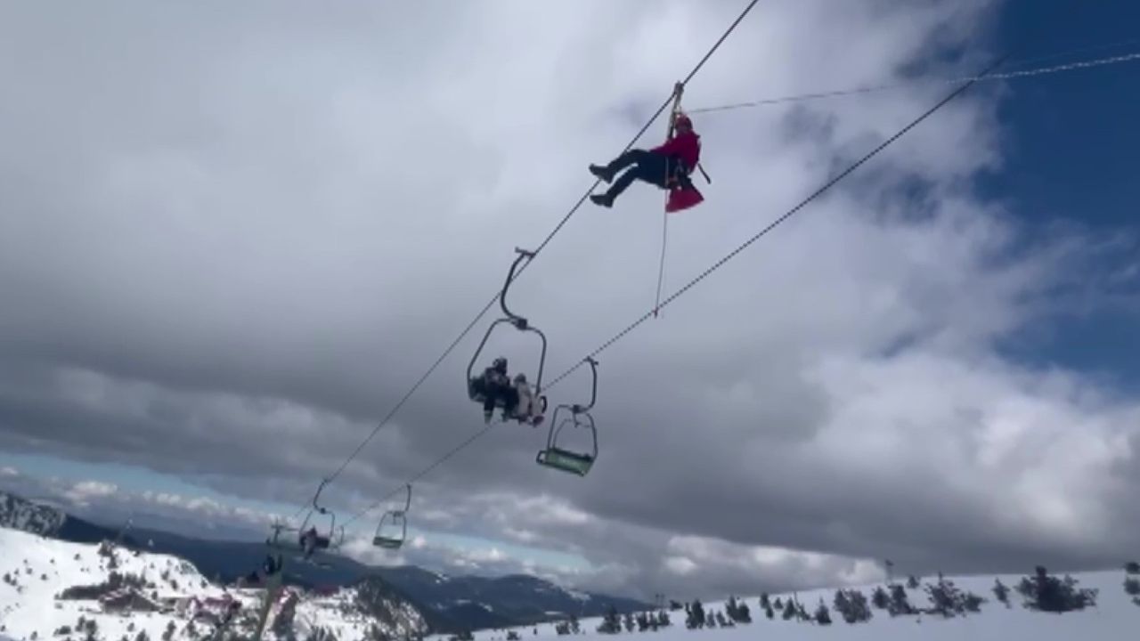 Kartalkaya Kayak merkezinde 67 kişi metrelerce yükseklikte mahsur kaldı   