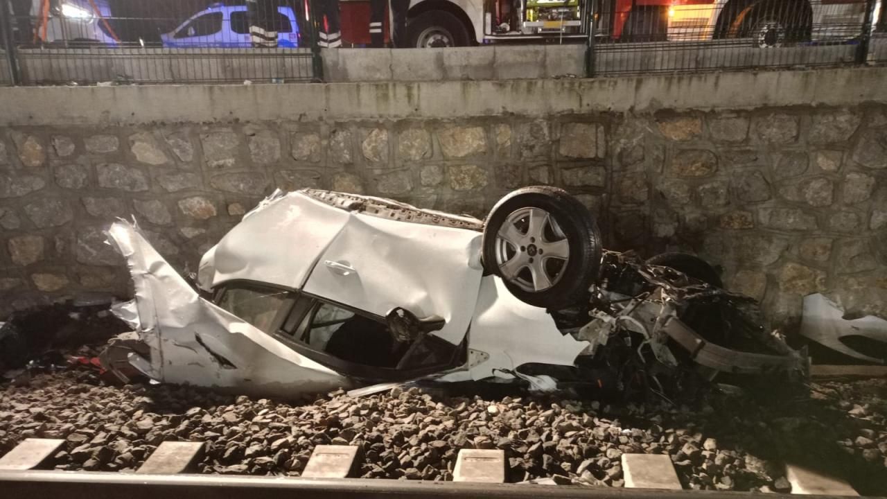 Ankara'da otomobil köprüden düştü: 1 ölü, 2 ağır yaralı