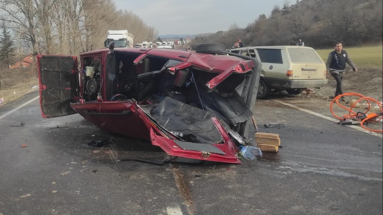 Ankara'da trafik kazası: 3 ölü, 3 yaralı