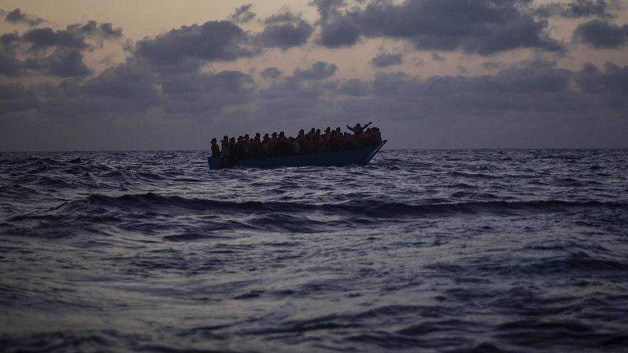 13 ölü, 27 kayıp: Tunus açıklarında göçmen teknesi battı
