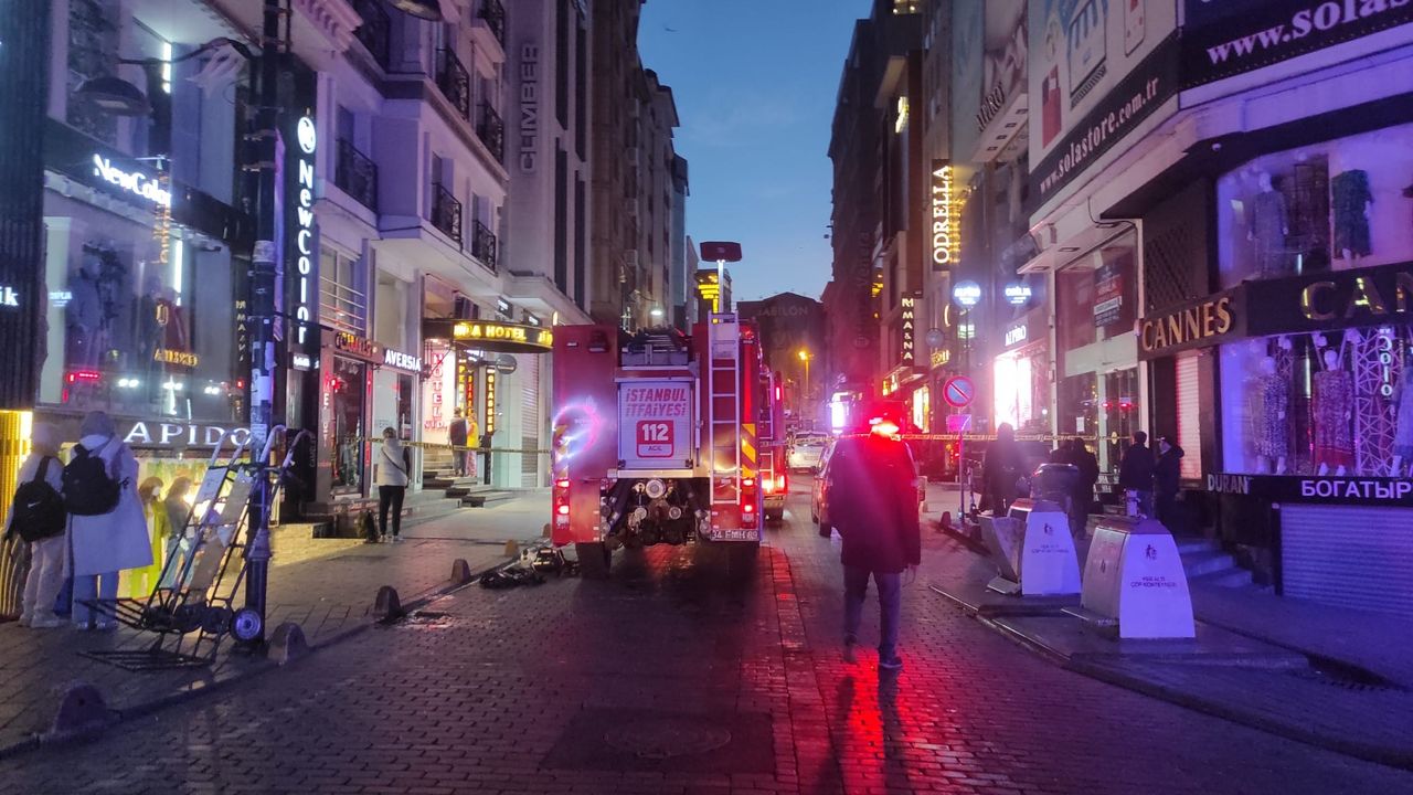 İstanbul'da otel yangını: Çarşafları birbirine bağlayıp 3. kattan inmeye çalıştı