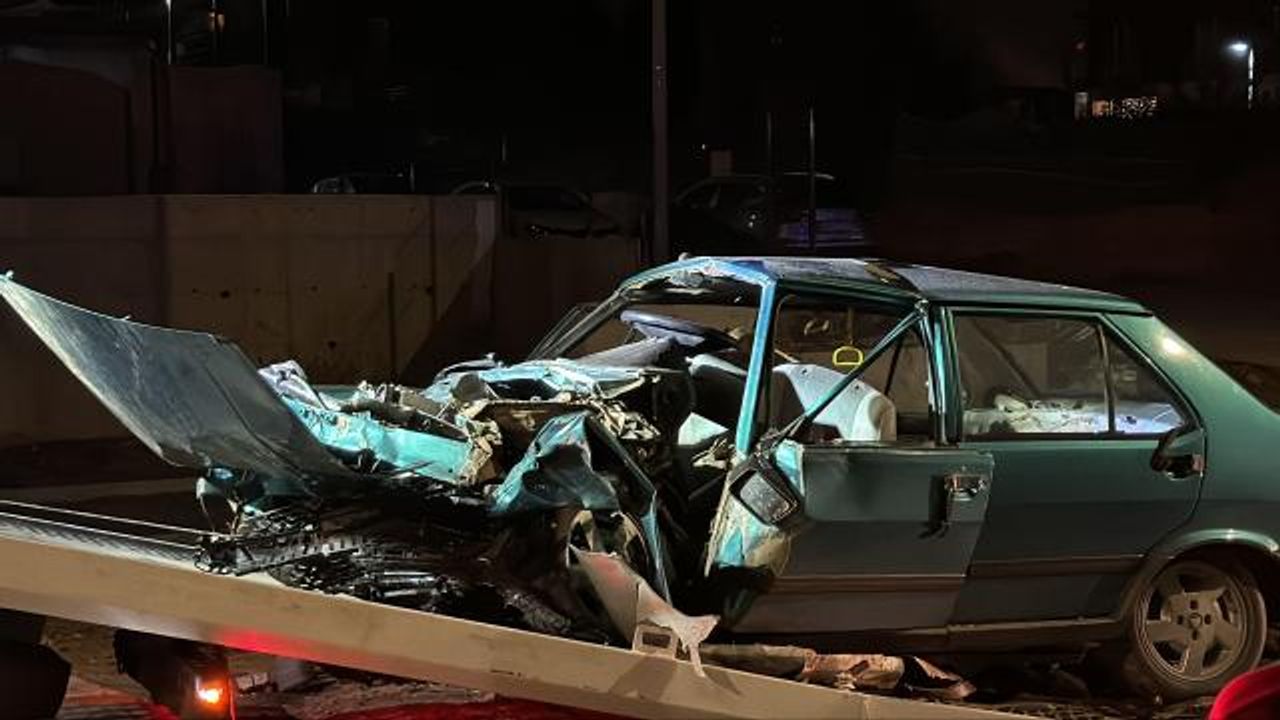 Kocaeli'de iki otomobil çarpıştı: 3  yaralı