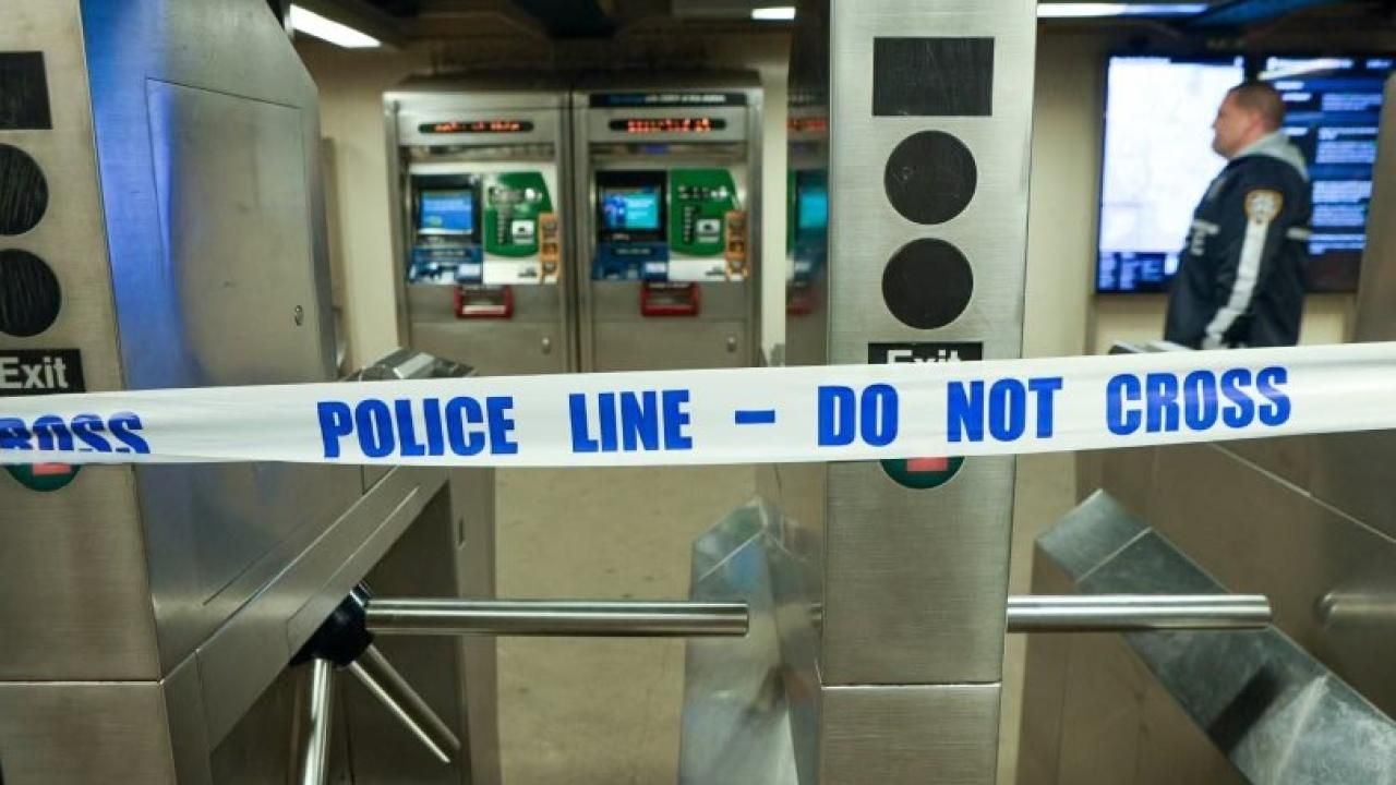 New York metrosunda silahlı saldırı: 1 ölü
