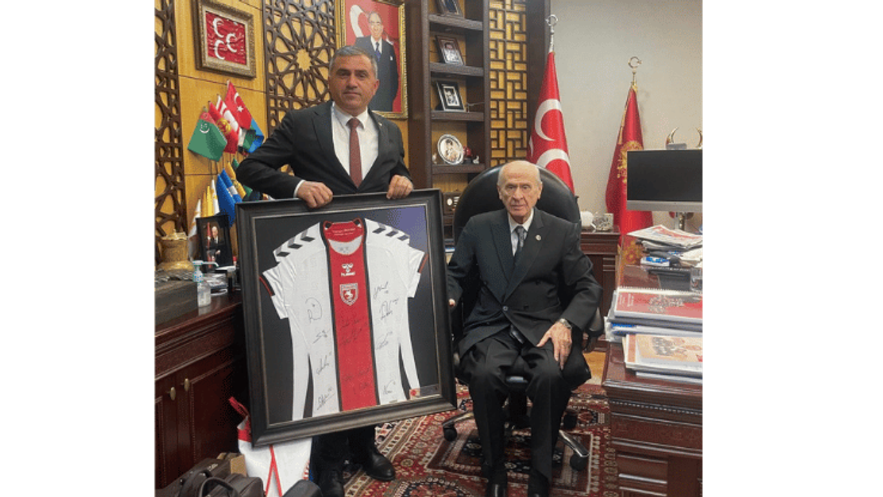 MHP Lideri Bahçeli'ye Samsunspor forması hediye edildi