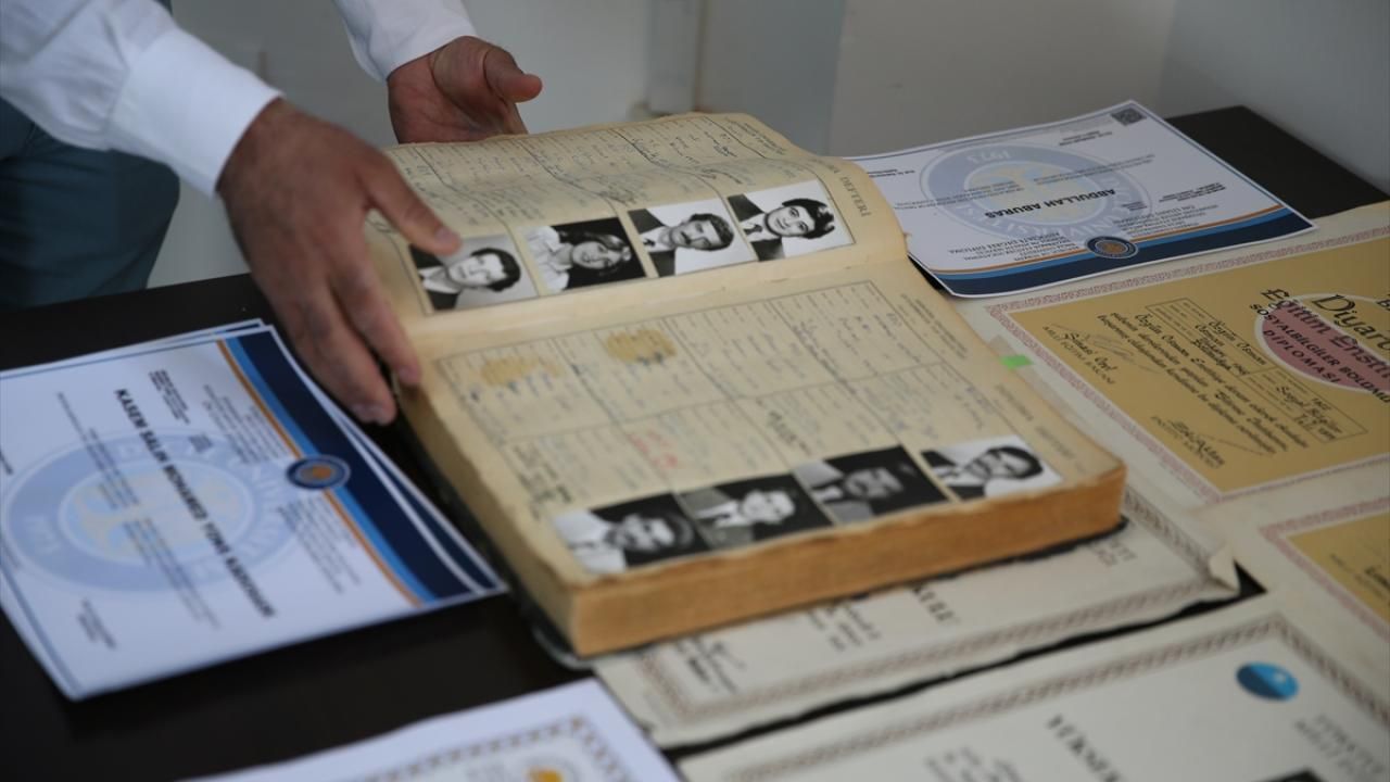 54 yıllık emanet: Dicle Üniversitesinin arşivindeki diplomalar sahiplerini bekliyor