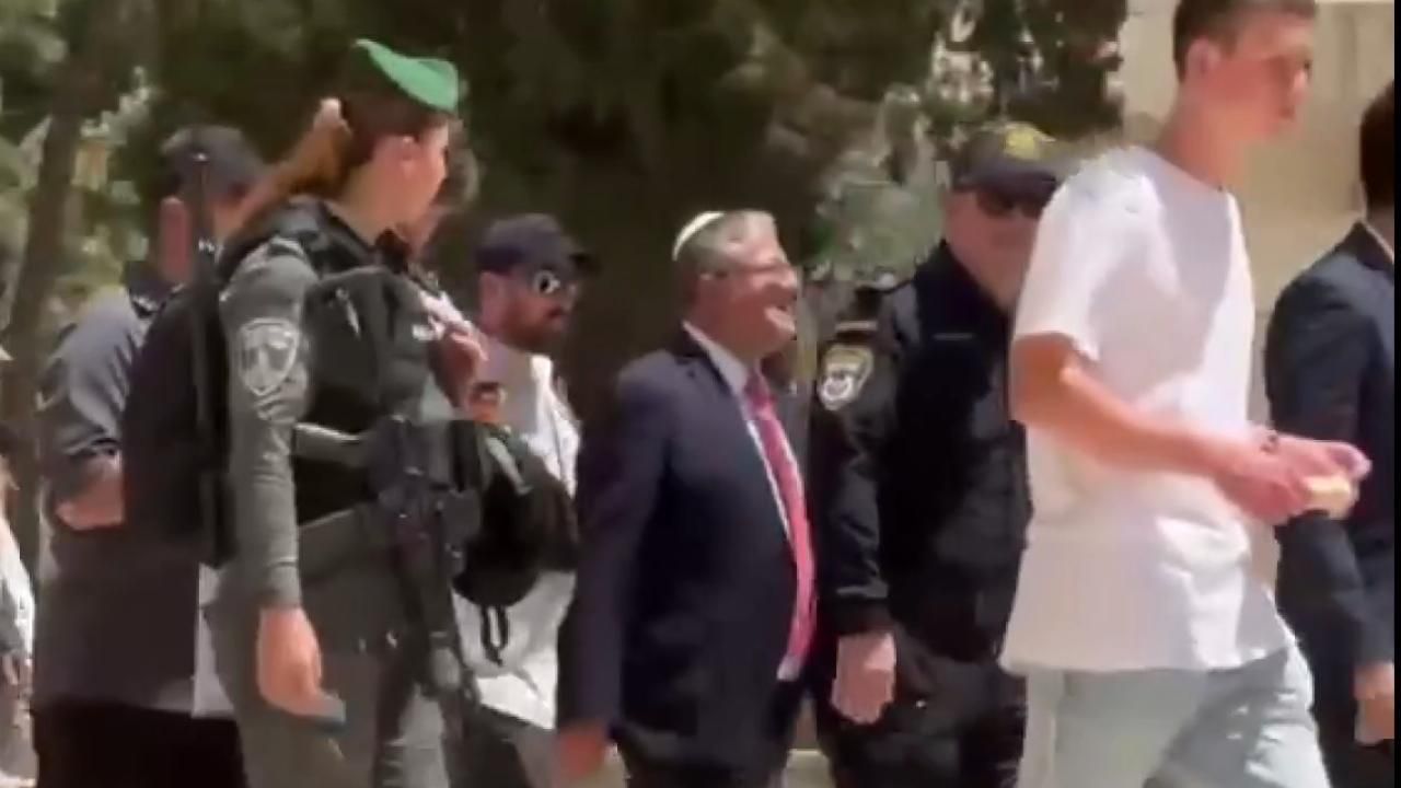 İsrailli bakandan alçak provokasyon: Mescid-i Aksa'ya baskın düzenledi