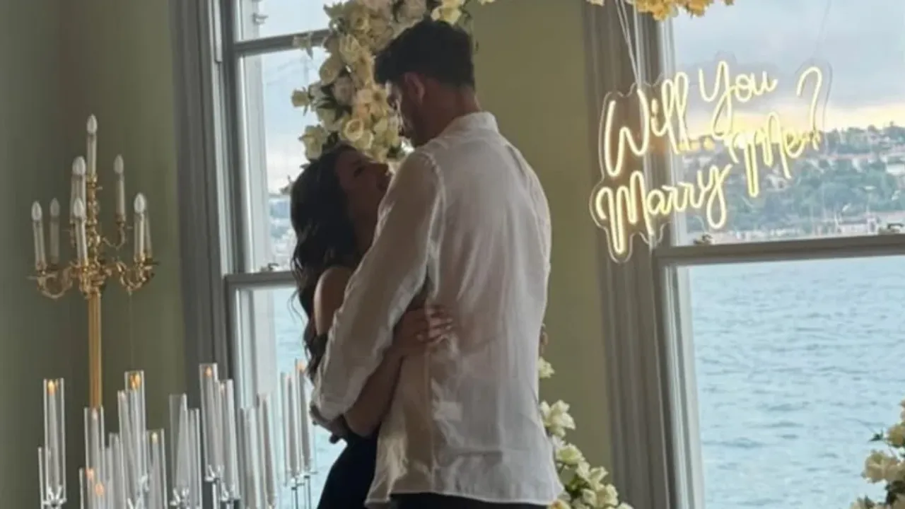 Mutluluğa ilk adım: Hazal Çağlar, Samet Akaydın’a “Evet” dedi
