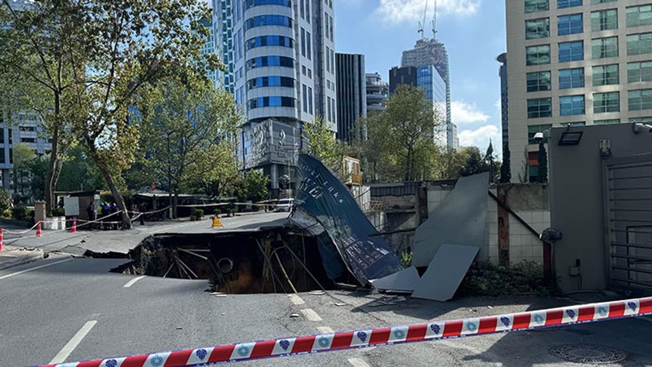 Sarıyer'de yol çöktü: Eski Büyükdere Caddesi trafiğe kapatıldı