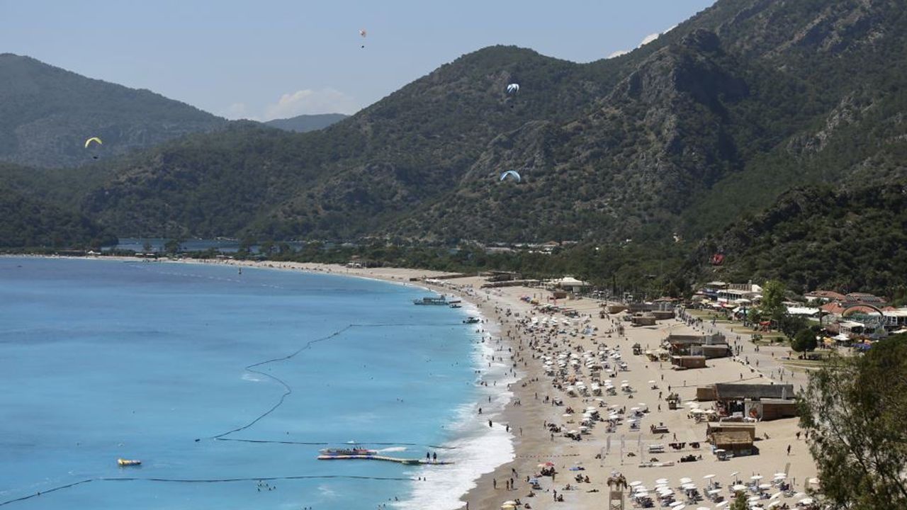 Tatilciler Fethiye ve Marmaris’e akın etti