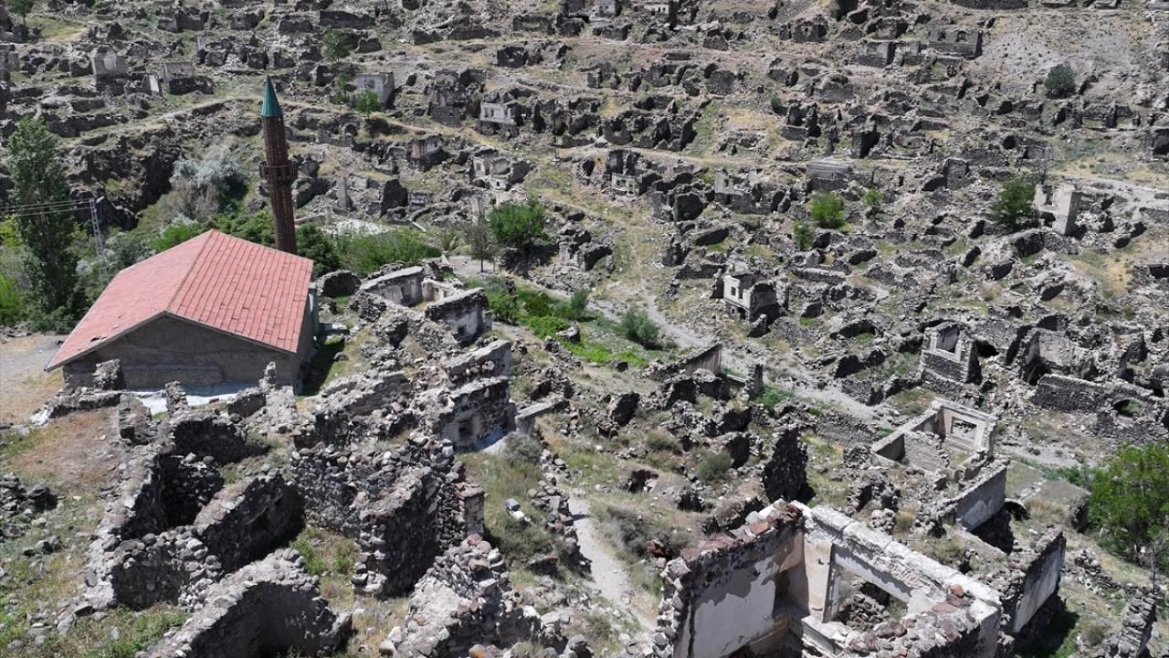 40 yıl önce selin götürdüğü mahalle hatıralarda yaşıyor