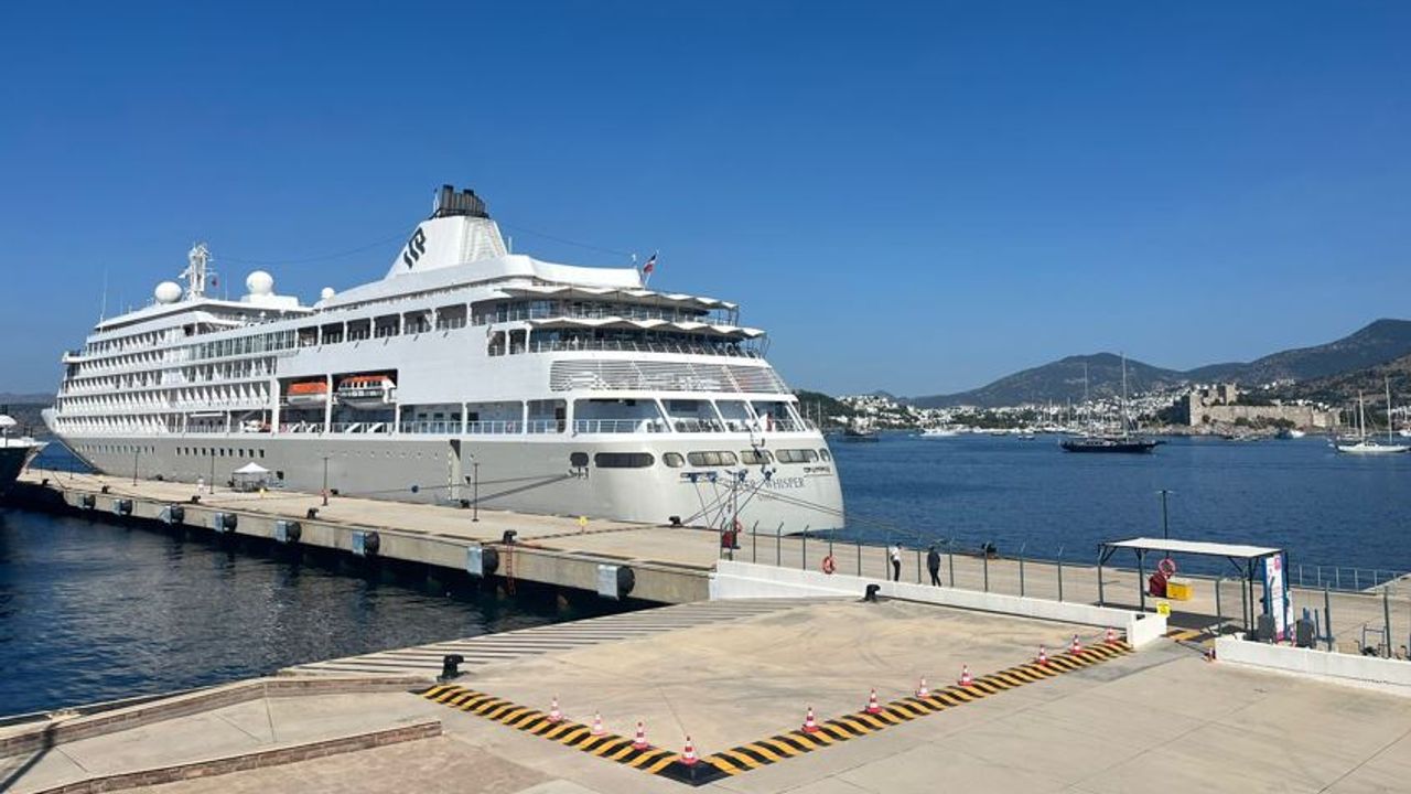 Bahama bandıralı Silver Whisper kruvaziyeri Bodrum'a geldi