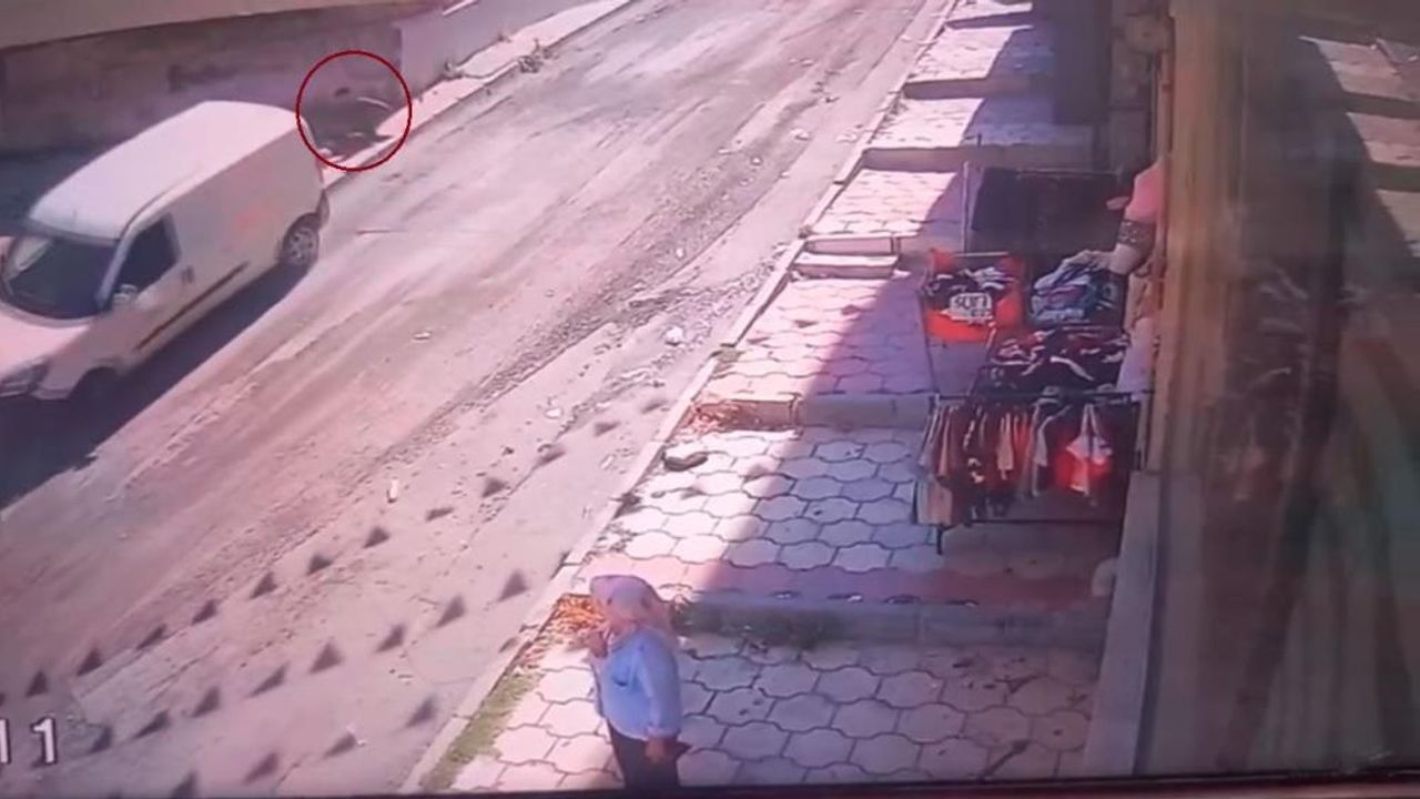 Freni boşalan araçtan kendini yola attı