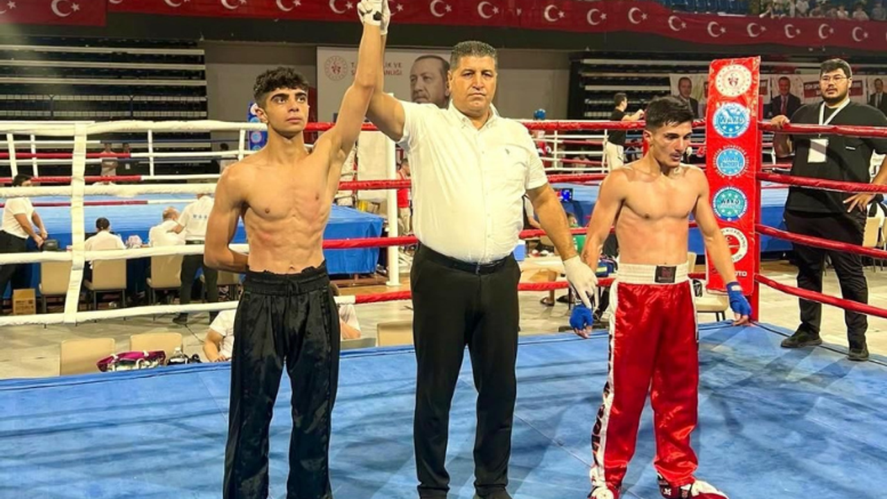 Kick Boks Şampiyonası’nda Elazığ rüzgârı esti
