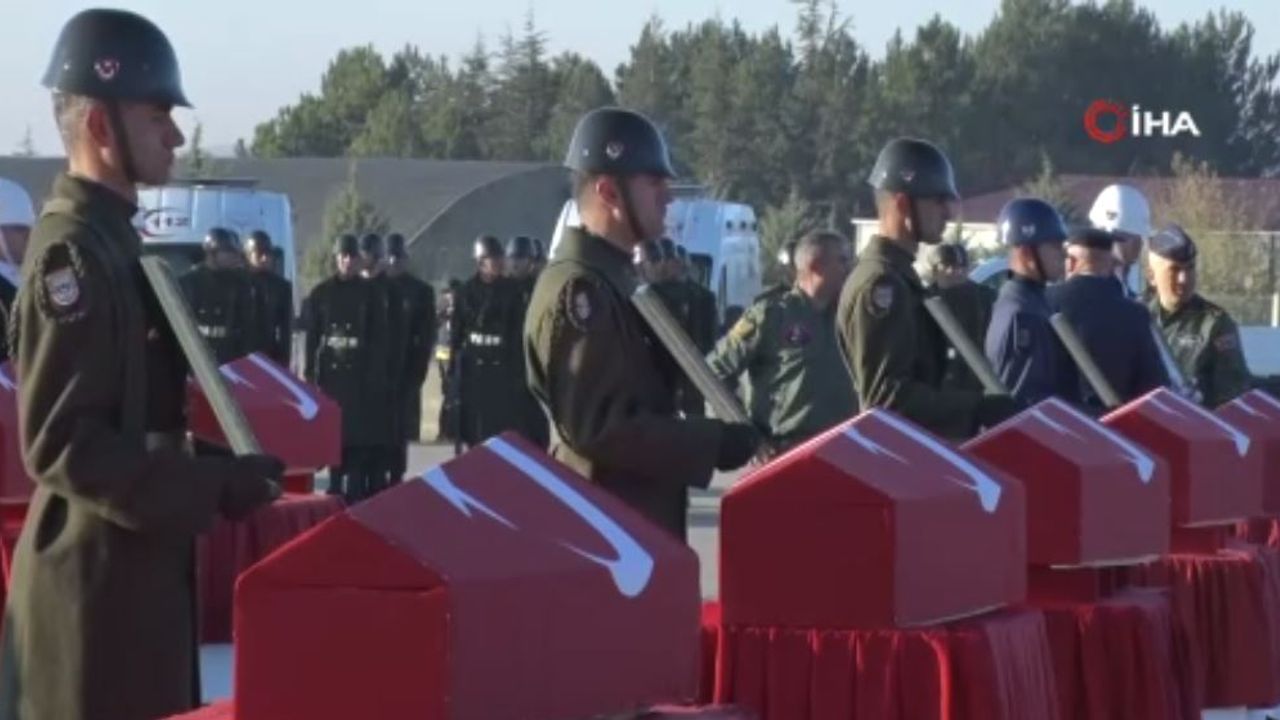 Türkiye kahramanlarını uğurluyor! 20 şehidimiz için Ankara'da tören - Lider  Haber
