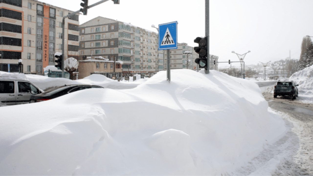 Bitlis'te toplamda 4 metreyi aşacak kadar kar yağdı