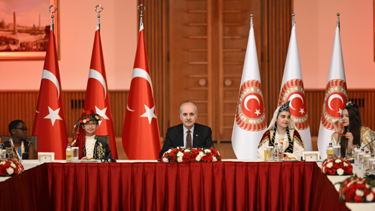Numan Kurtulmuş, Meclis'te dünya çocuklarını kabul etti
