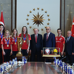 Cumhurbaşkanı Erdoğan, şampiyon voleybolcuları kabul etti