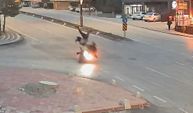 Karaman’da feci kaza: Motosiklet yayayı böyle havaya uçurdu!