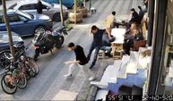 Kuaförde ilginç anlar! Kedi müşterileri böyle kovaladı