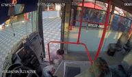Bebek firarda! Emekleyerek otobüse bindi, 500 metre sonra fark edildi