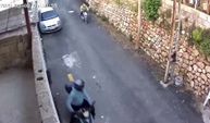 Film gibi hırsızlık kamerada: Önce tırmandılar sonra anahtarı alıp otomobili çaldılar