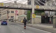 E-5’te scooterla tehlikeli yolculuk kamerada: "Biraz tehlike arz ediyor sanki"