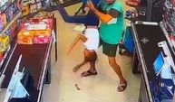 Markete sığınan çocuğu yerde yere vurdu! Dehşet anları kamerada