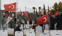 Adıyaman'da 6 Şubat depremlerinde yaşamını yitirenler kabirleri başında anıldı