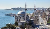 Boğaz’ın incilerinden biri ‘Dolmabahçe Camisi’