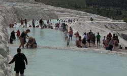 Pamukkale’de yoğun ziyaretçi akını