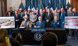 Texas, Meksika sınırına göçmenler için yüzen bariyer koyacak