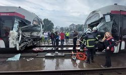 Samsun’da iki tramvay kafa kafaya çarpıştı