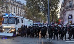 Paris'te Filistin'e destek gösterisine tazyikli suyla müdahale edildi