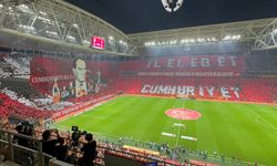 Galatasaray taraftarından Cumhuriyet’in 100. yılına özel koreografi  