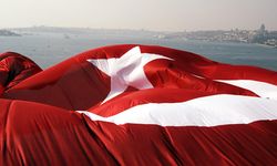 Donanmanın en büyük geçit töreni: 100 gemiyle Cumhuriyet selamlaması